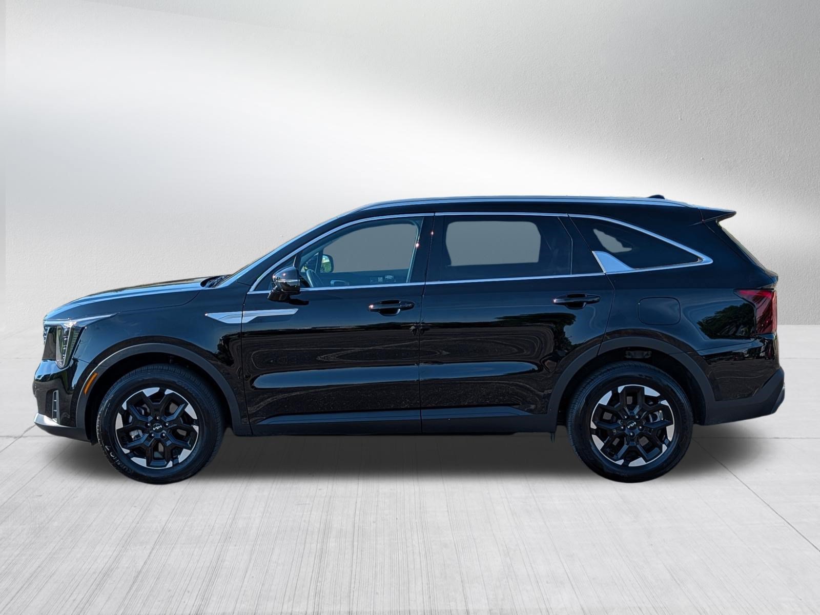 Certified 2025 Kia Sorento S AWD/4WD image 4