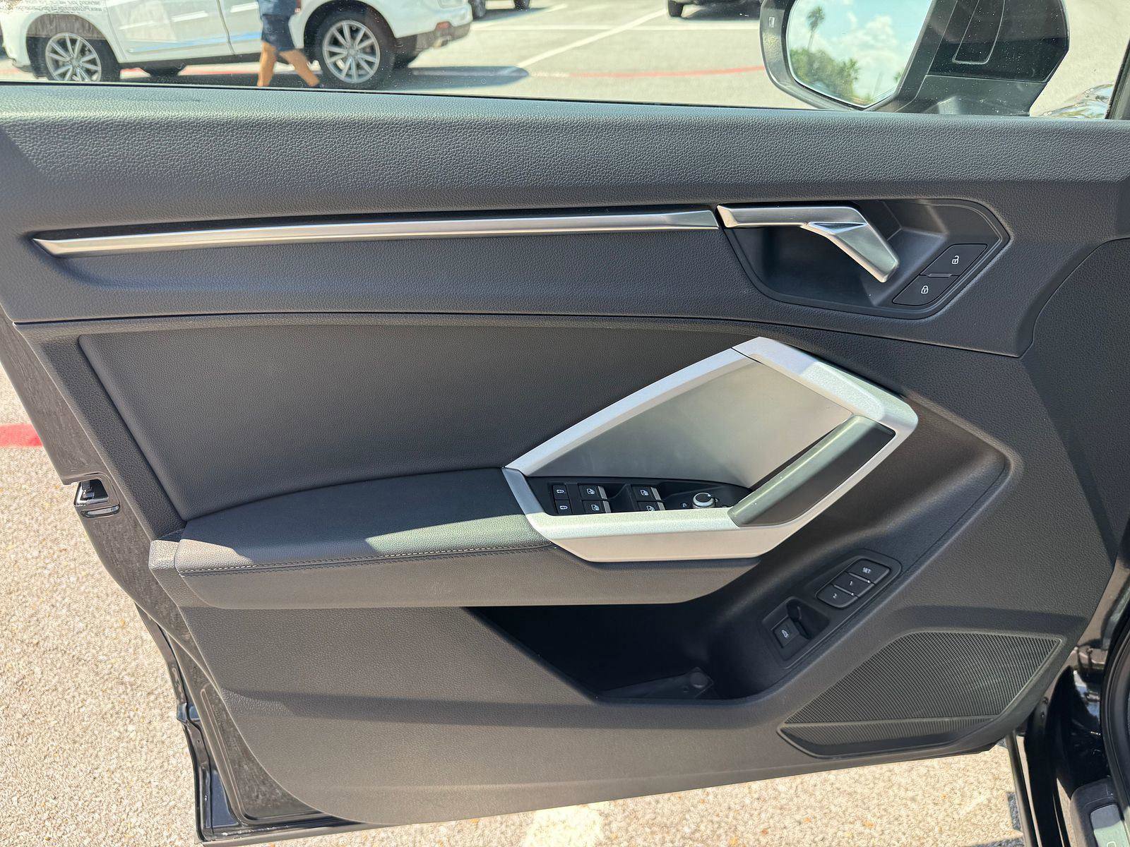 Used 2024 Audi Q3 2.0T Premium image 7