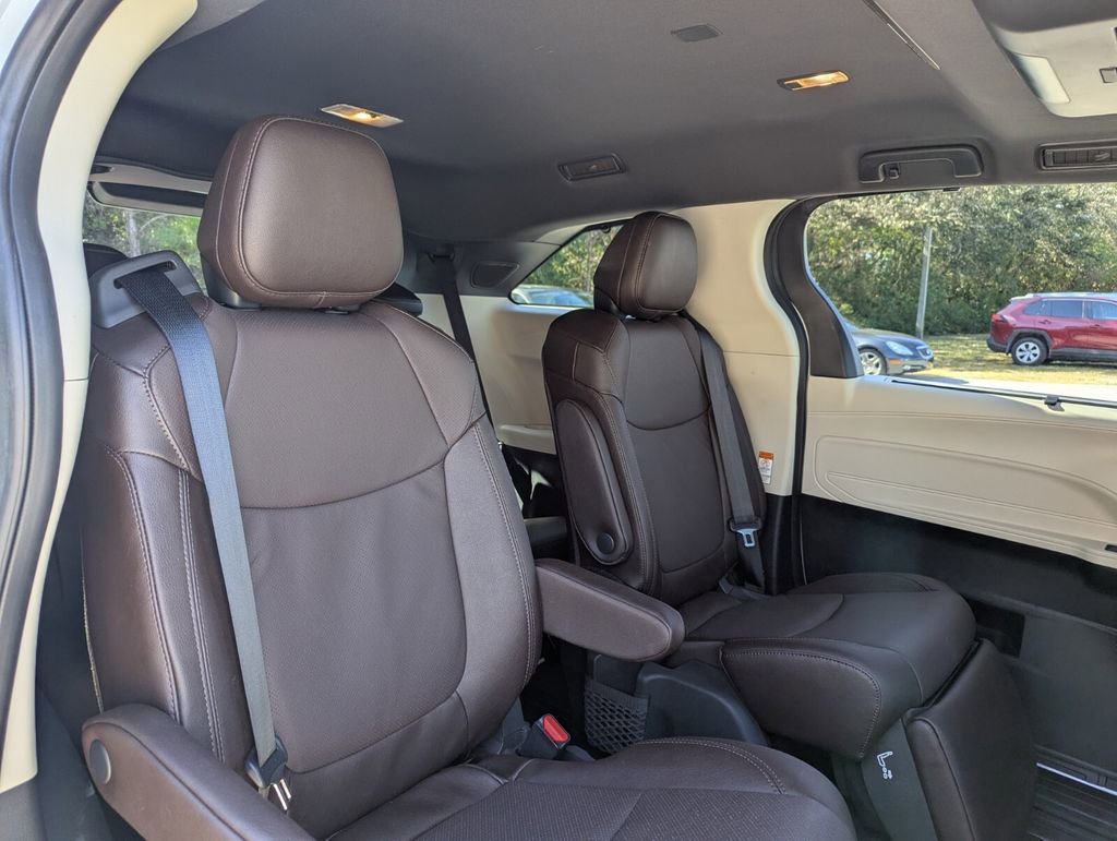 Certified 2024 Toyota Sienna Platinum image 18