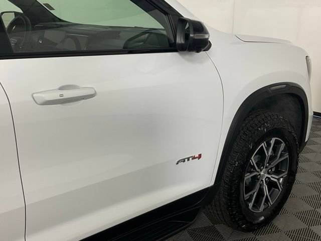 Used 2025 GMC Acadia AT4 AWD/4WD image 9