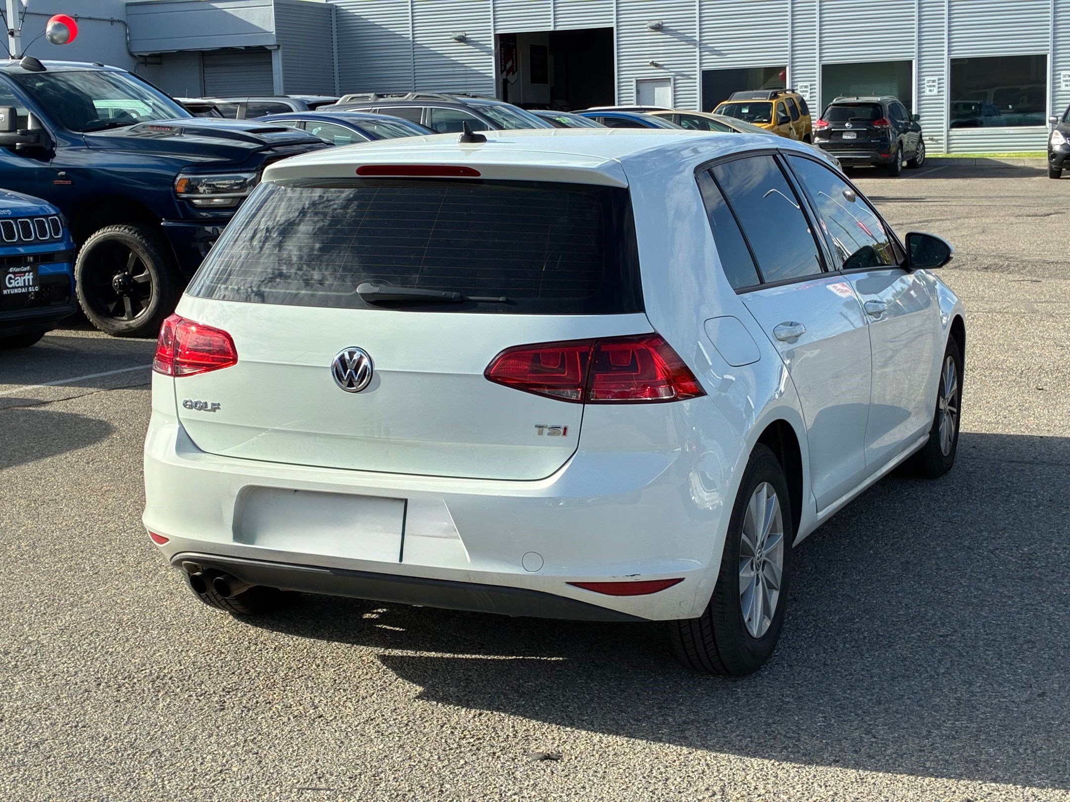 Used 2017 Volkswagen Golf S FWD image 3