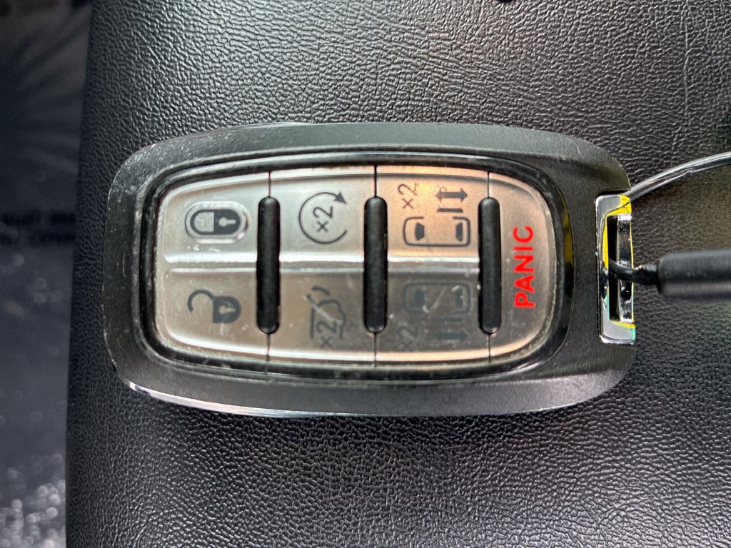 Used 2024 Chrysler Pacifica Touring-L FWD image 29