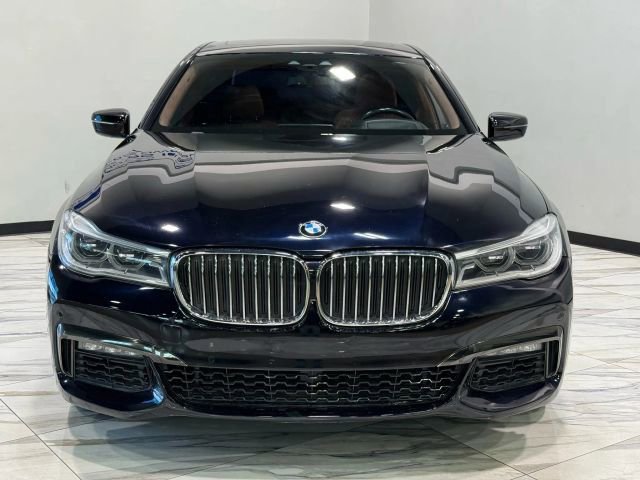 Used 2018 BMW 750i xDrive image 3