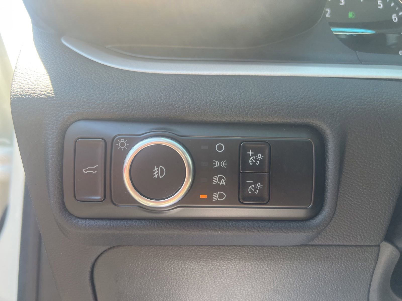 Used 2023 Ford Explorer XLT w/ Equipment Group 202A AWD/4WD image 29
