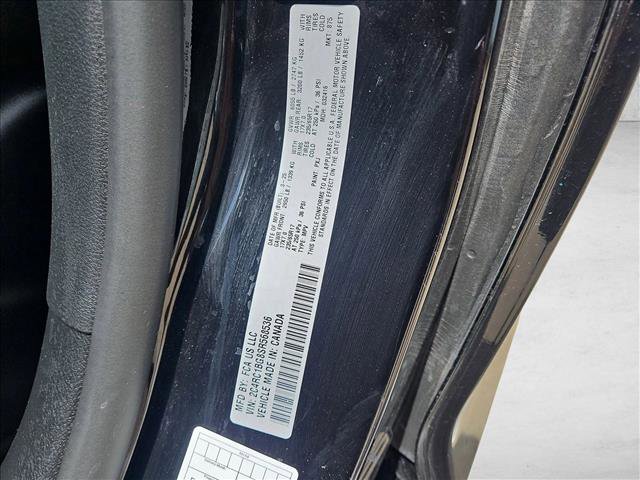 Used 2025 Chrysler Pacifica Select image 17