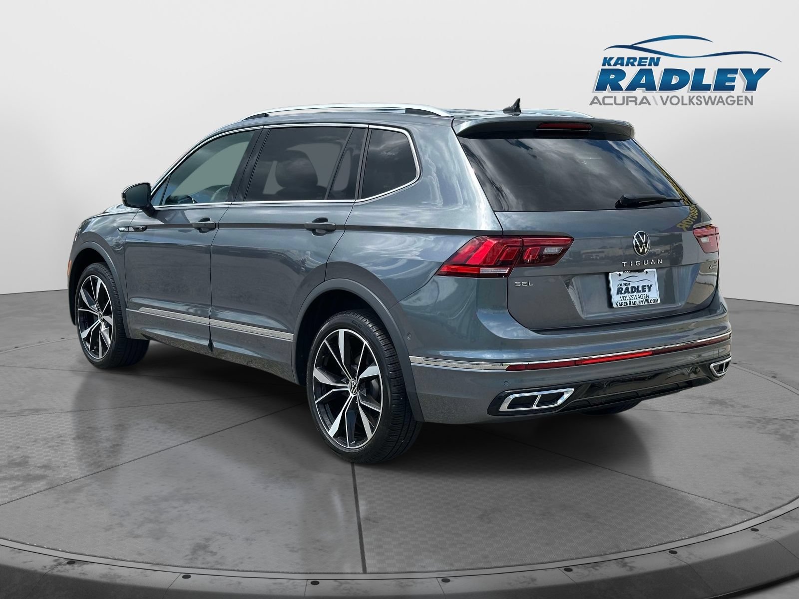 Certified 2024 Volkswagen Tiguan SEL R-Line AWD/4WD image 4
