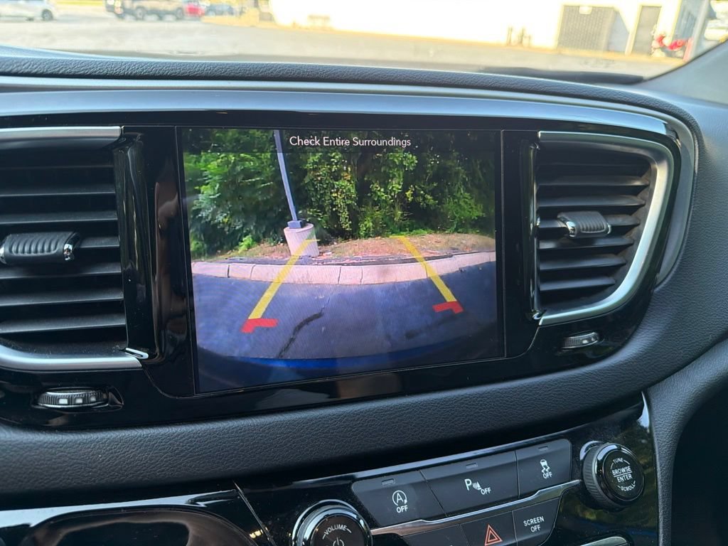 Used 2019 Chrysler Pacifica Touring-L Plus w/ S Appearance Package FWD image 23