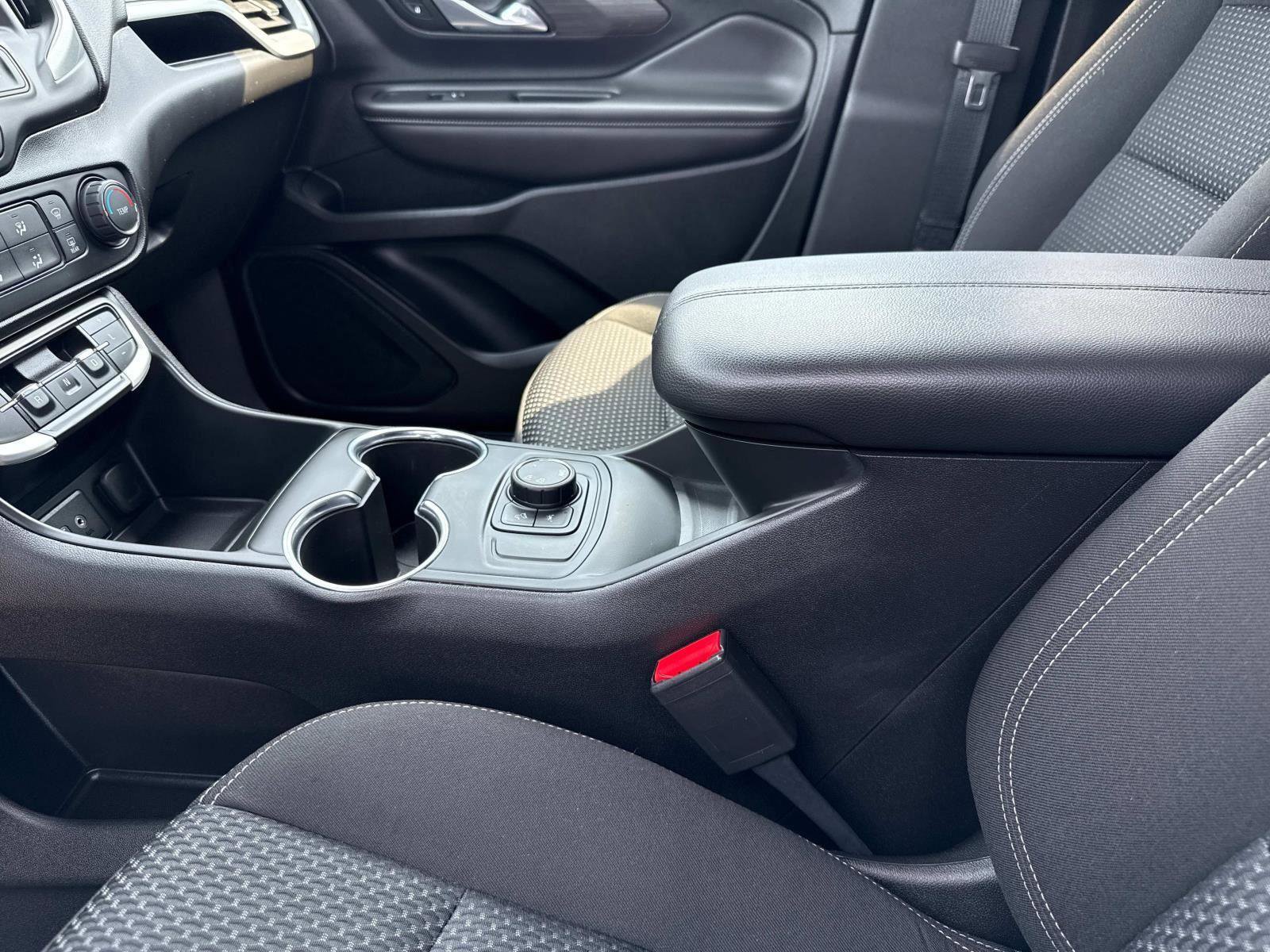 Used 2022 GMC Terrain SLE image 14