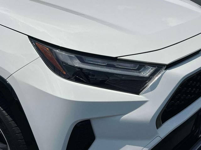 Used 2022 Toyota RAV4 SE w/ Weather & Moonroof Package AWD/4WD image 7