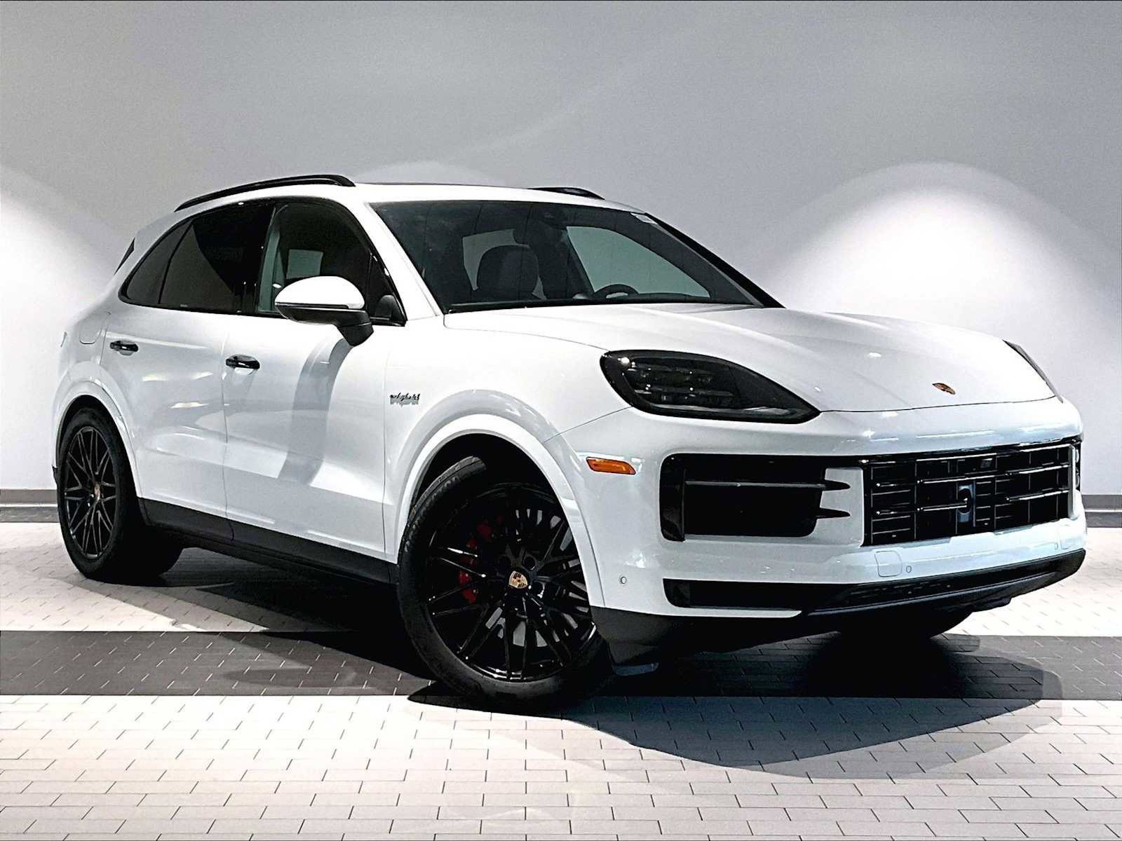 Used 2025 Porsche Cayenne S image 12