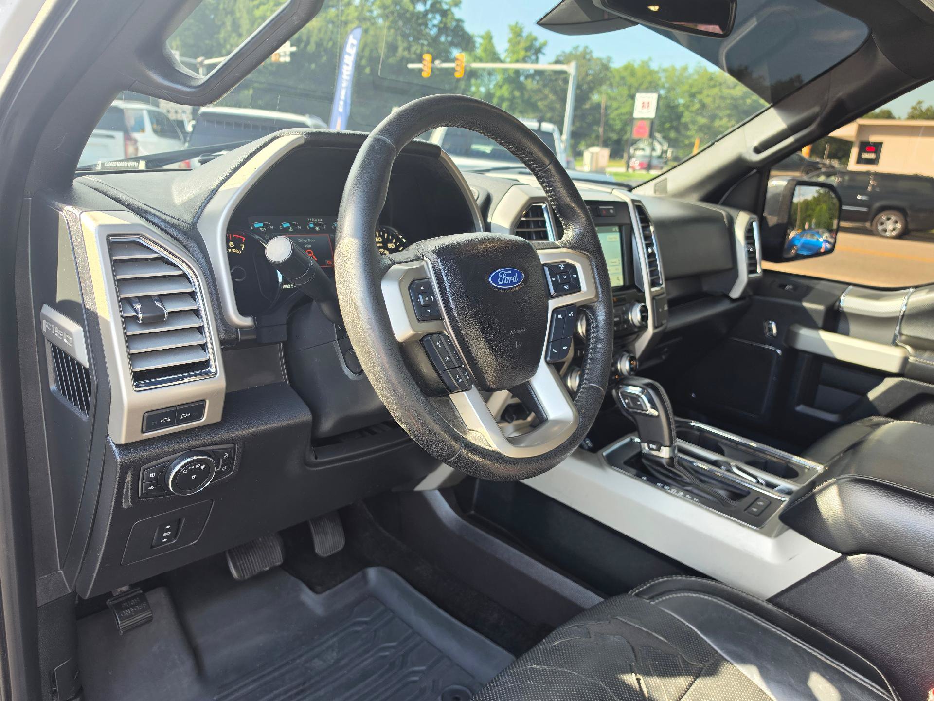 Used 2016 Ford F150 Lariat w/ Equipment Group 502A Luxury AWD/4WD image 7