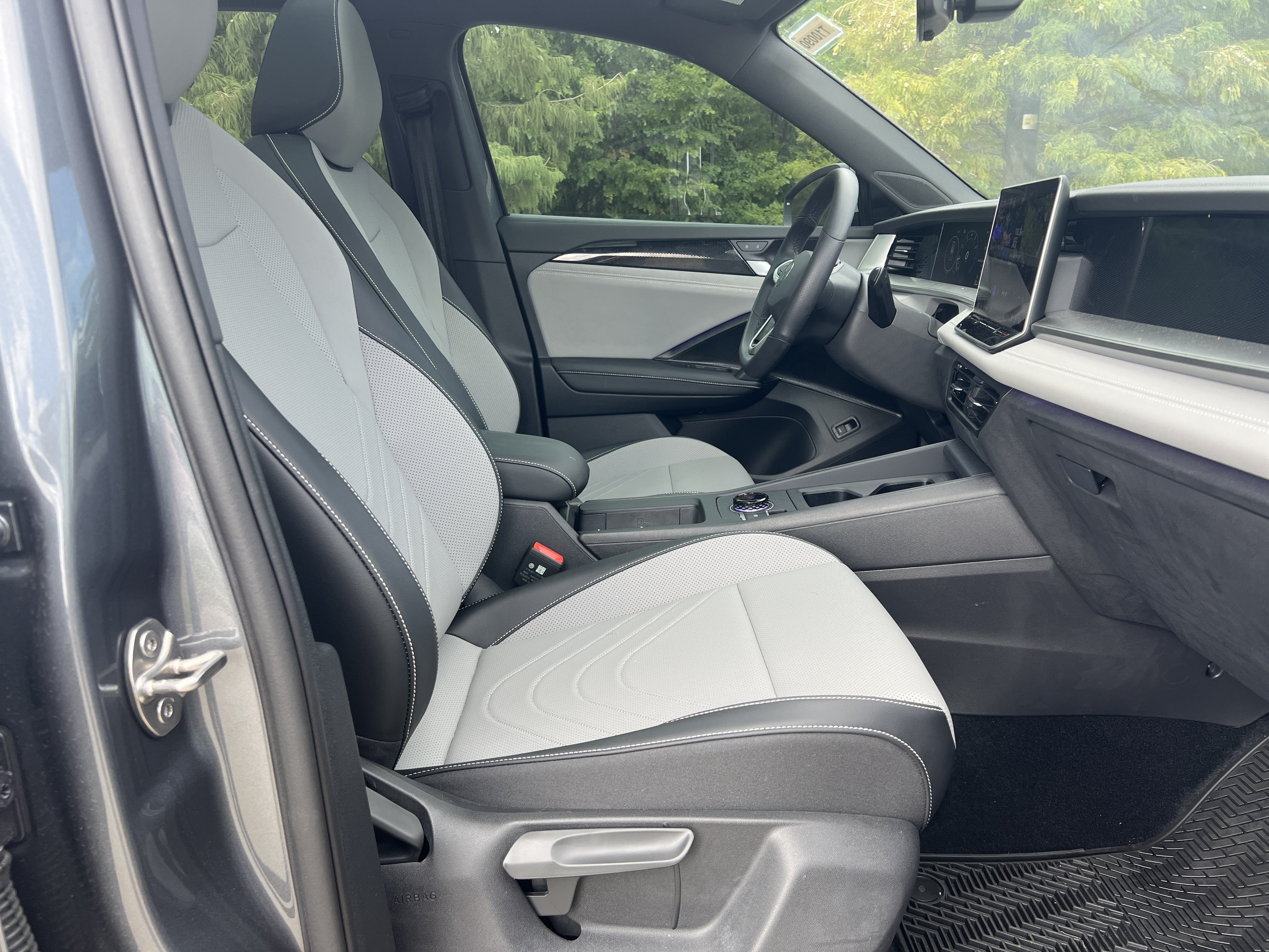 Certified 2026 Volkswagen Tiguan SE R-Line FWD image 26