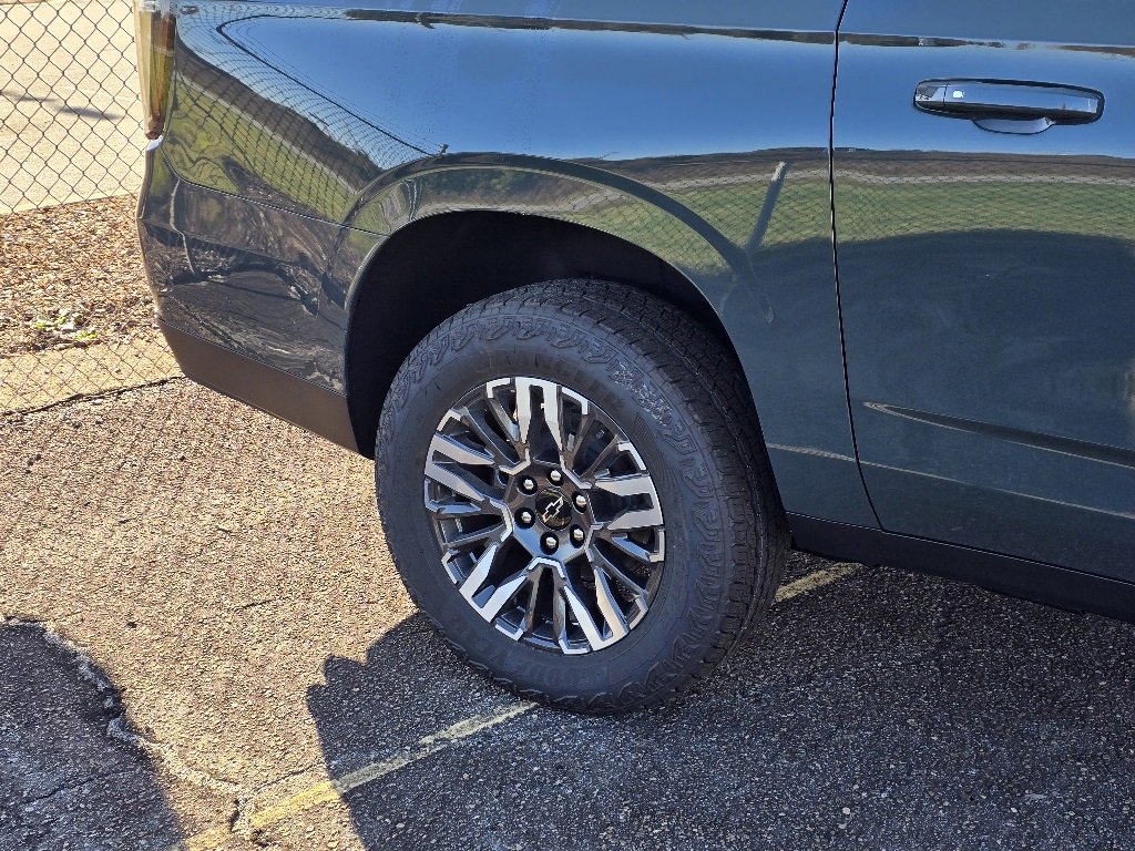 New 2026 Chevrolet Suburban Z71 w/ Comfort Package image 13