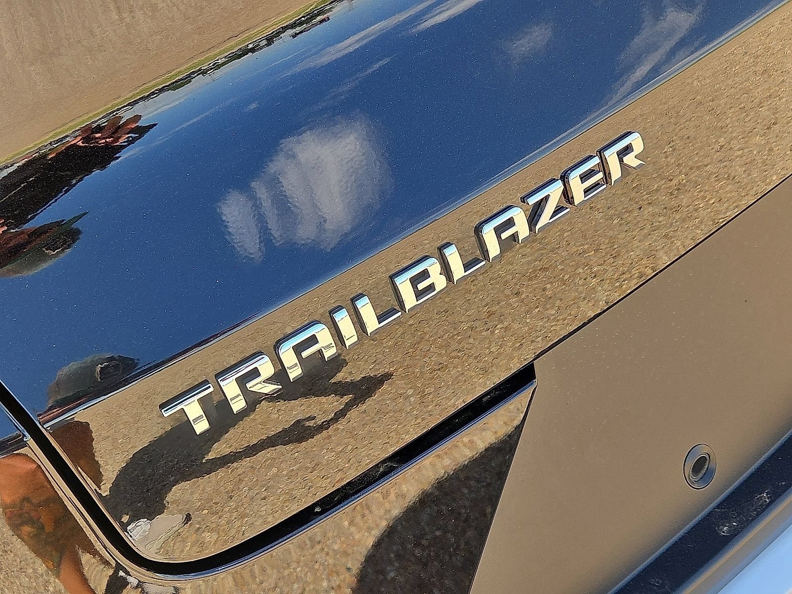 Used 2025 Chevrolet TrailBlazer LT w/ LT Cold Weather Package FWD image 11