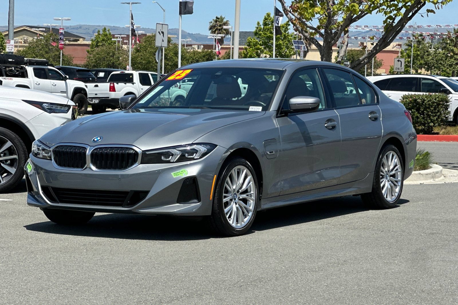 Used 2023 BMW 330e xDrive w/ Driving Assistance Package AWD/4WD image 8