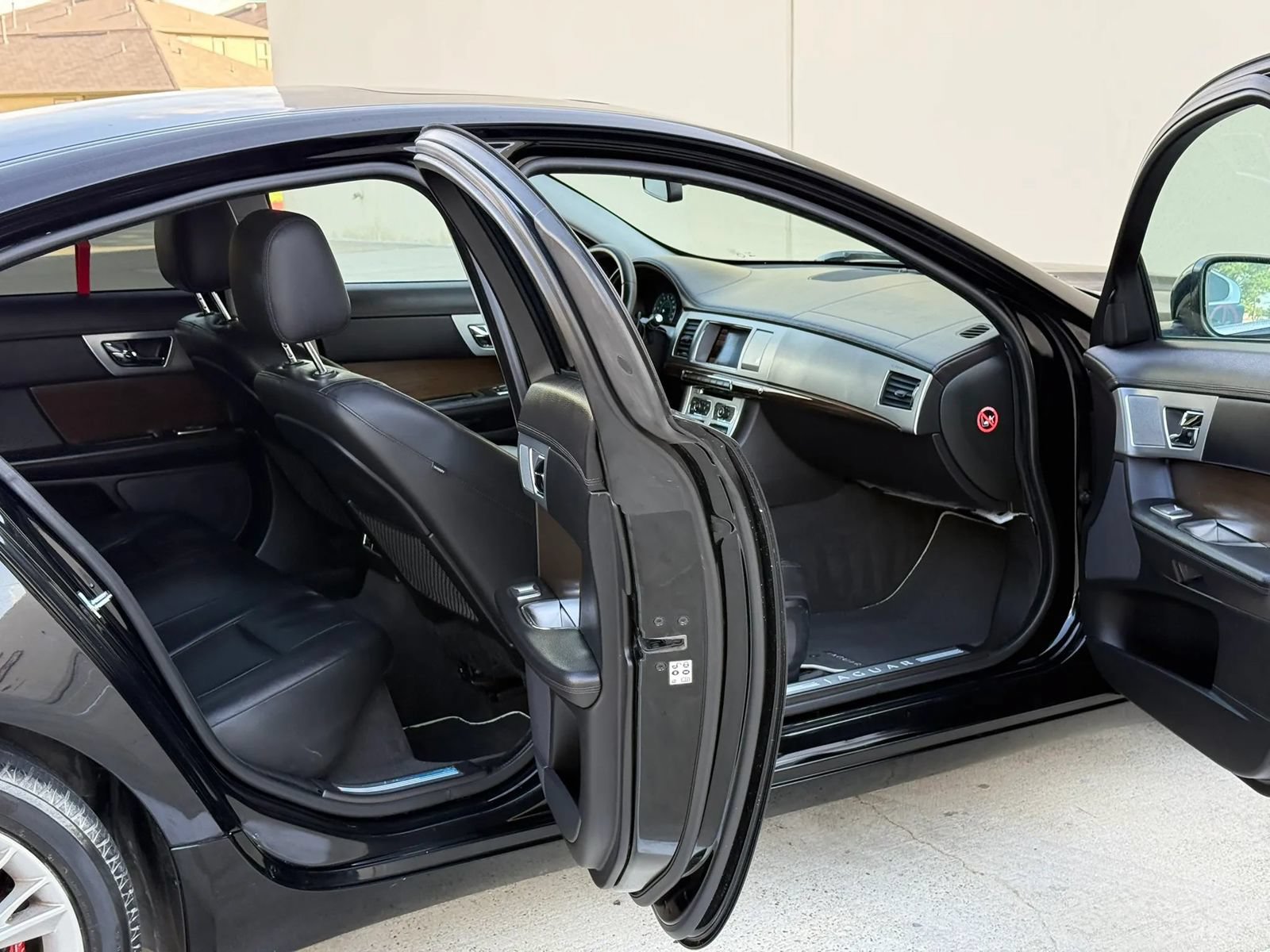 Used 2013 Jaguar XF 3.0 RWD image 19
