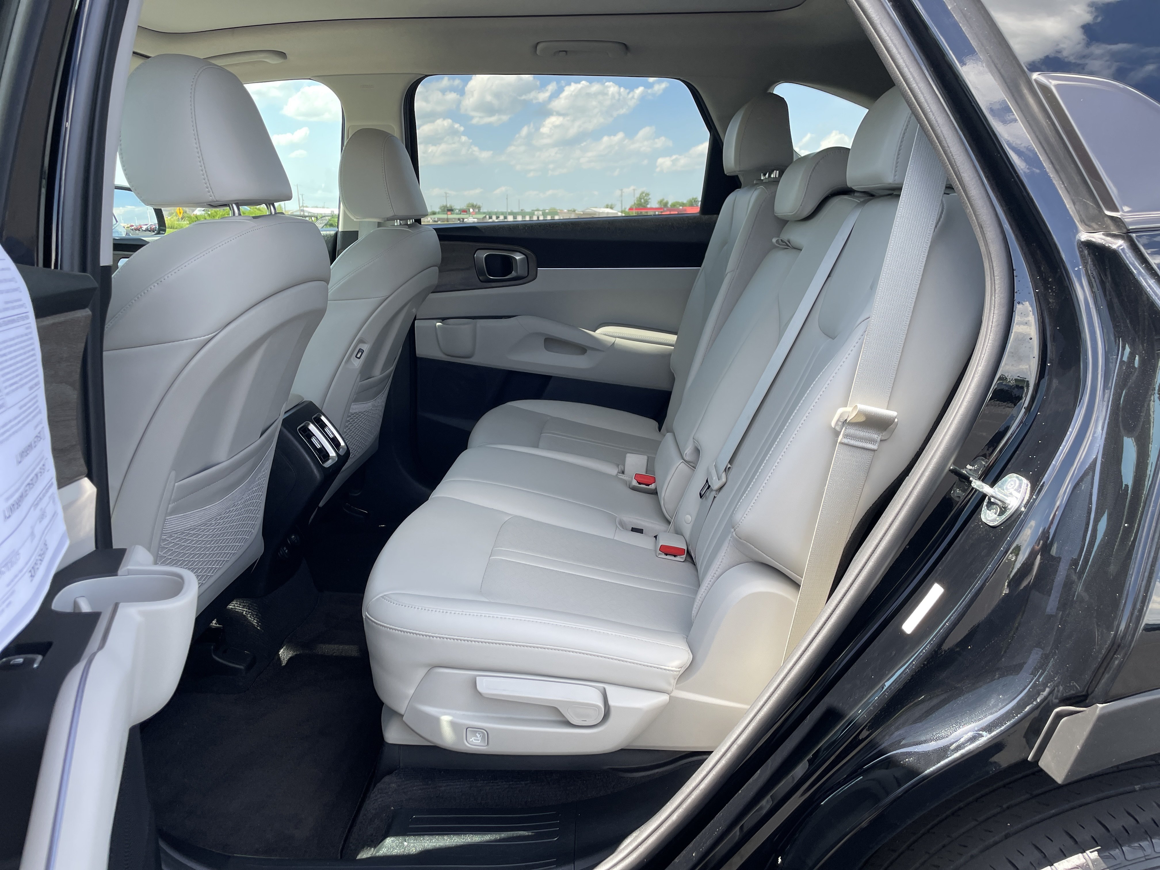Used 2023 Kia Sorento S w/ Panoramic Sunroof Package AWD/4WD image 22