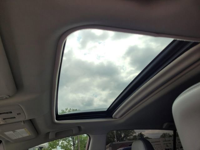 Used 2015 Toyota RAV4 Limited w/ Technology Package image 18