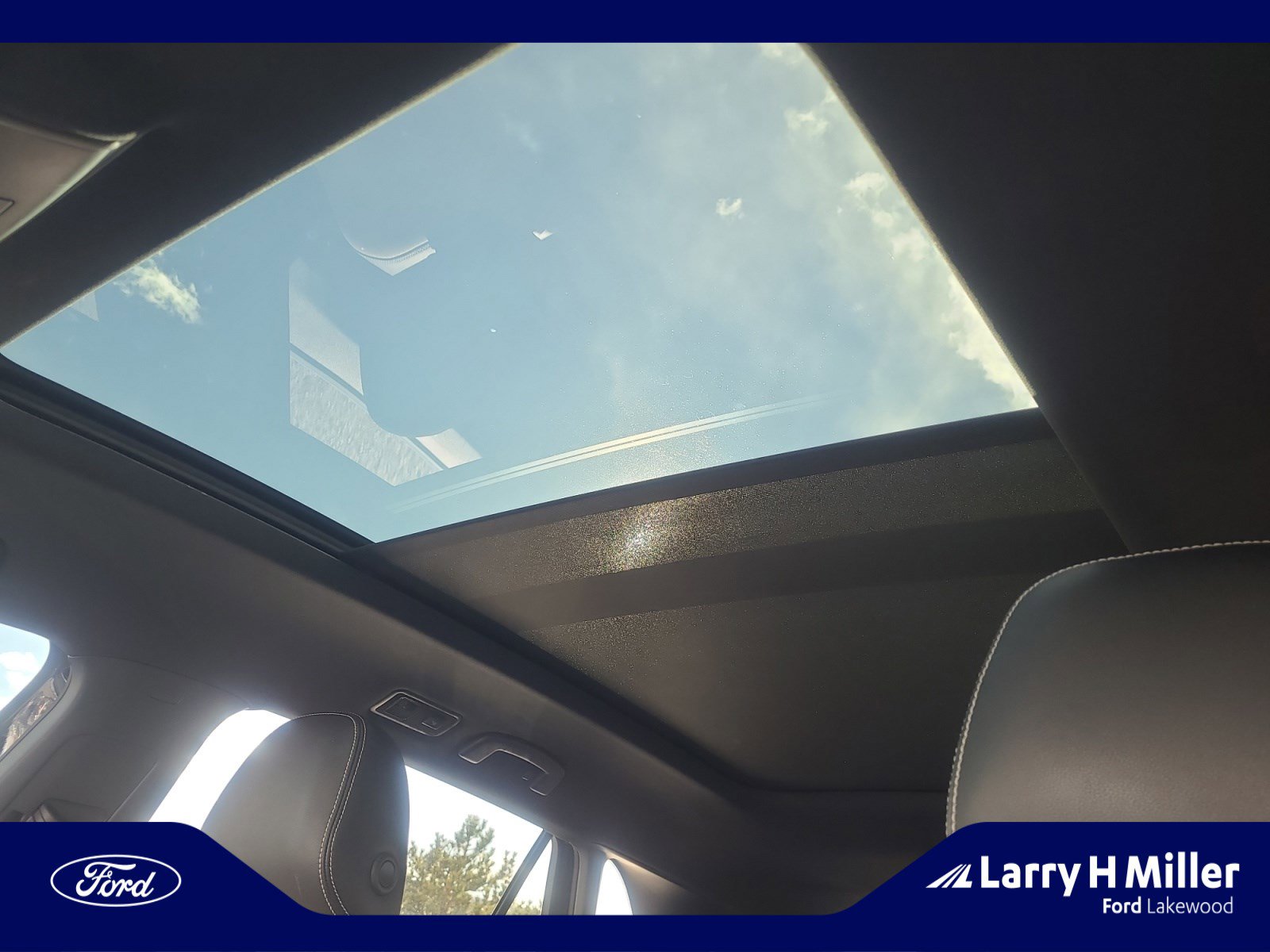 Used 2023 Volkswagen Atlas Cross Sport SE image 32