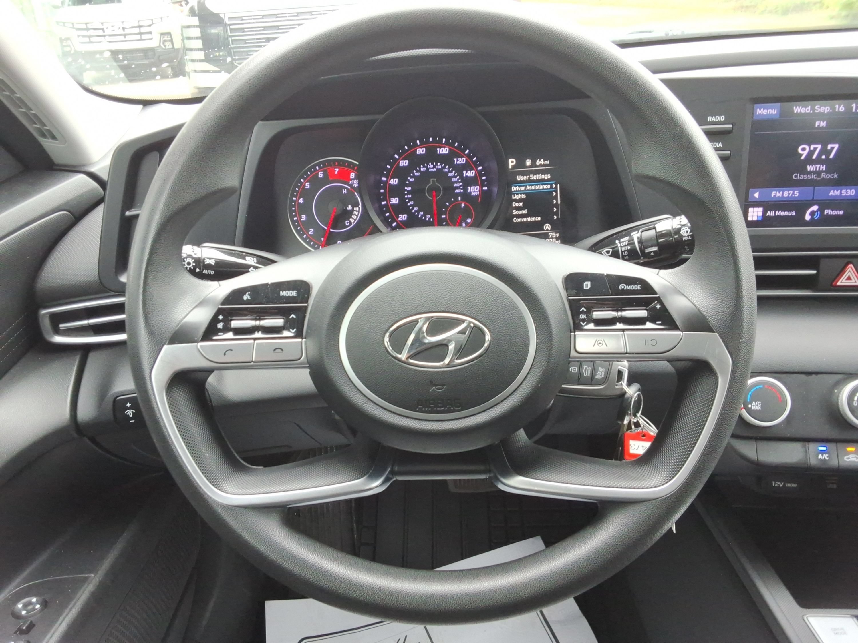 Used 2021 Hyundai Elantra SE FWD image 11