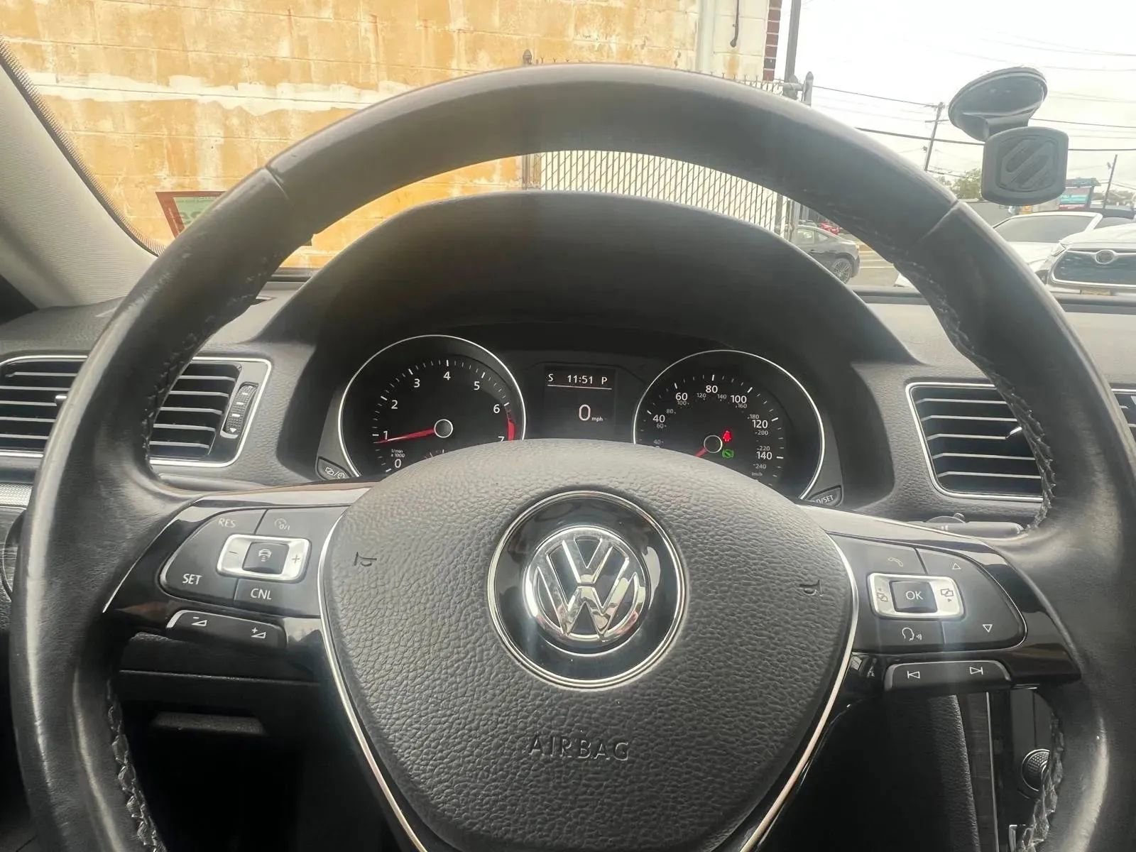 Used 2018 Volkswagen Passat 2.0T SE image 9