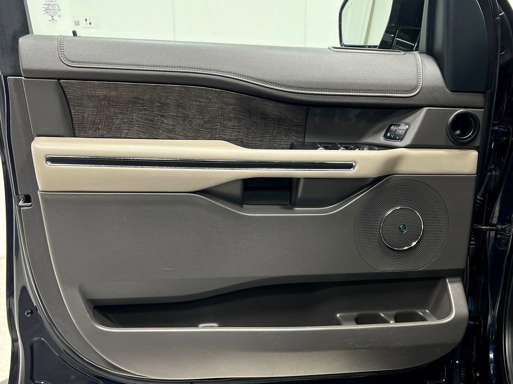 Used 2021 Ford Expedition Limited AWD/4WD image 16