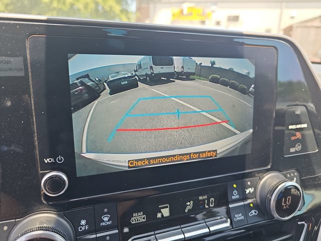Used 2023 Toyota Highlander XLE FWD image 28