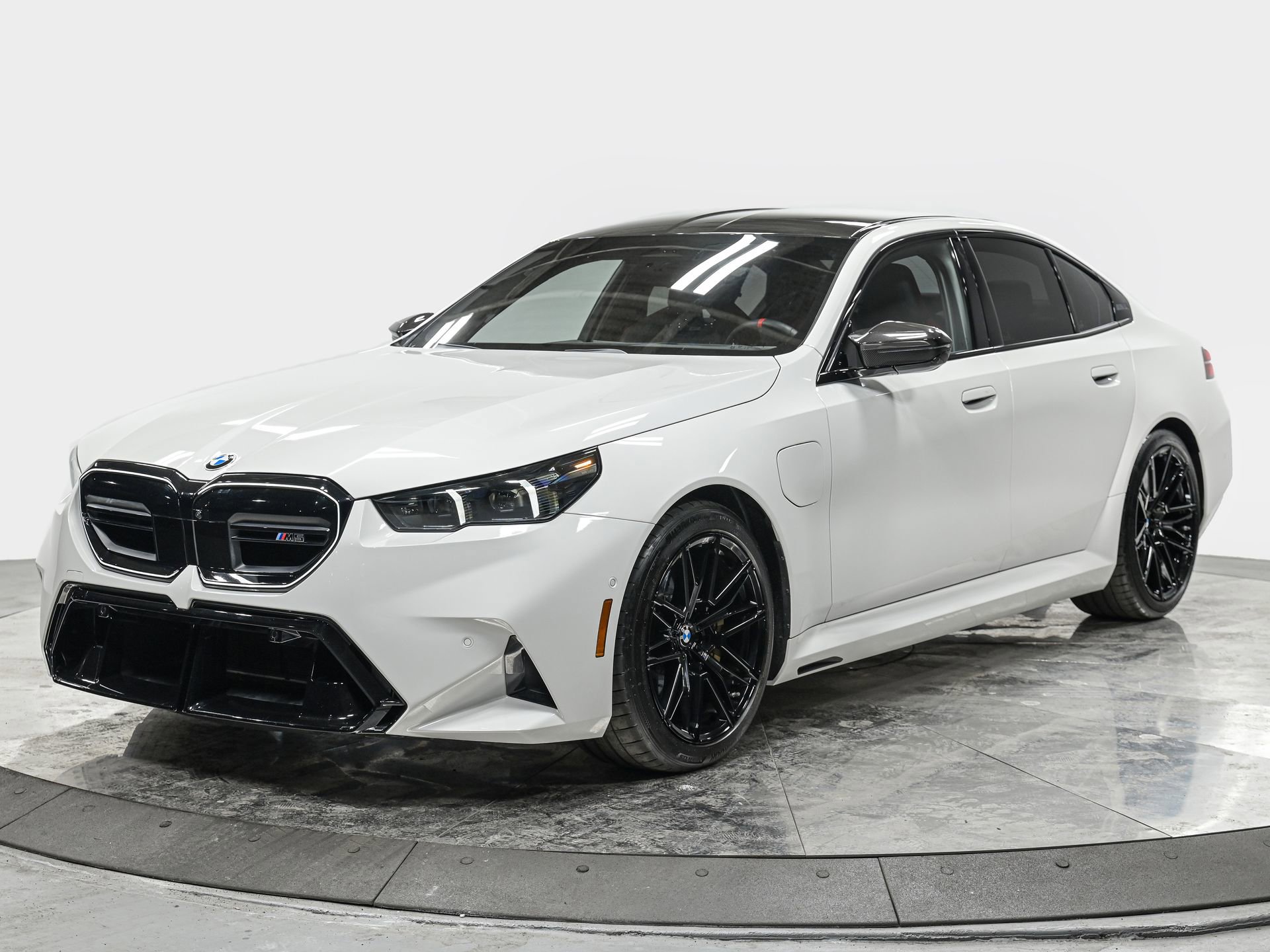 Used 2025 BMW M5 w/ Carbon Package video 1