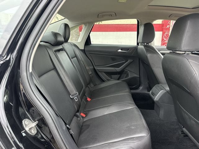 Used 2020 Volkswagen Jetta SE w/ SE Cold Weather Package FWD image 30