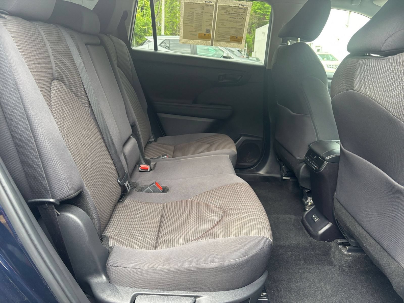 Used 2025 Toyota Highlander LE FWD image 41