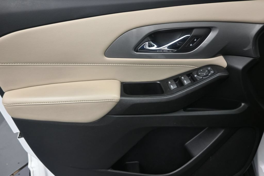 Used 2023 Chevrolet Traverse LS FWD image 11