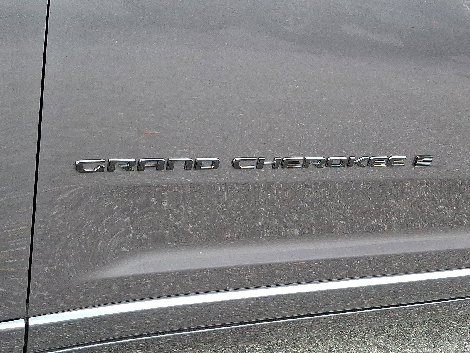 New 2025 Jeep Grand Cherokee Summit image 13