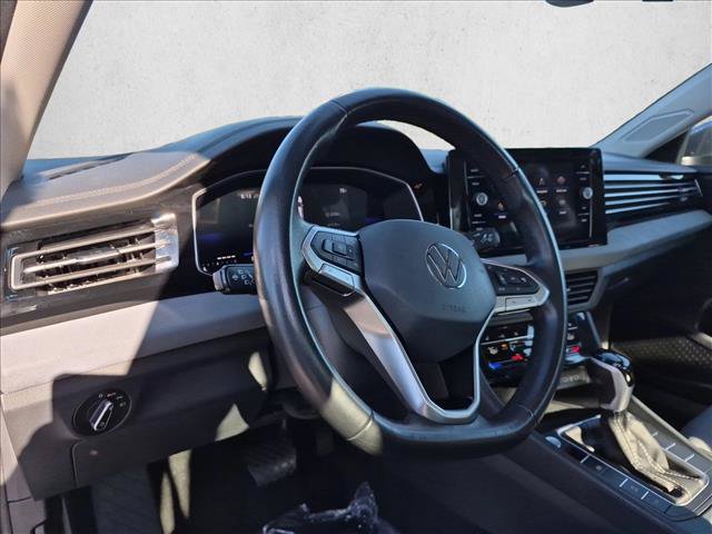Used 2025 Volkswagen Jetta SE FWD image 10