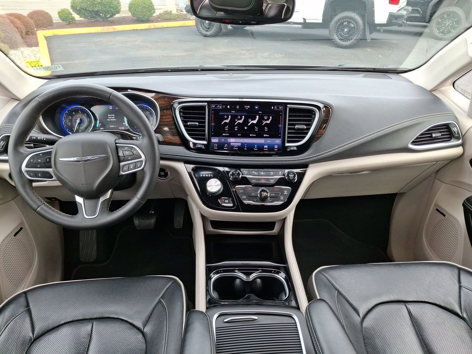 Certified 2022 Chrysler Pacifica Limited image 9