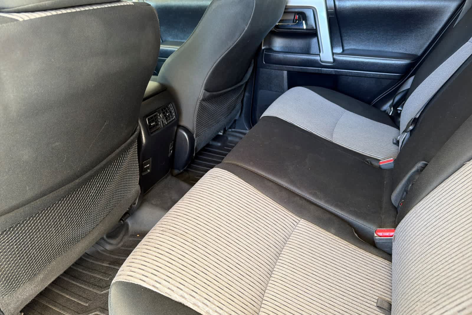 Used 2019 Toyota 4Runner SR5 AWD/4WD image 4