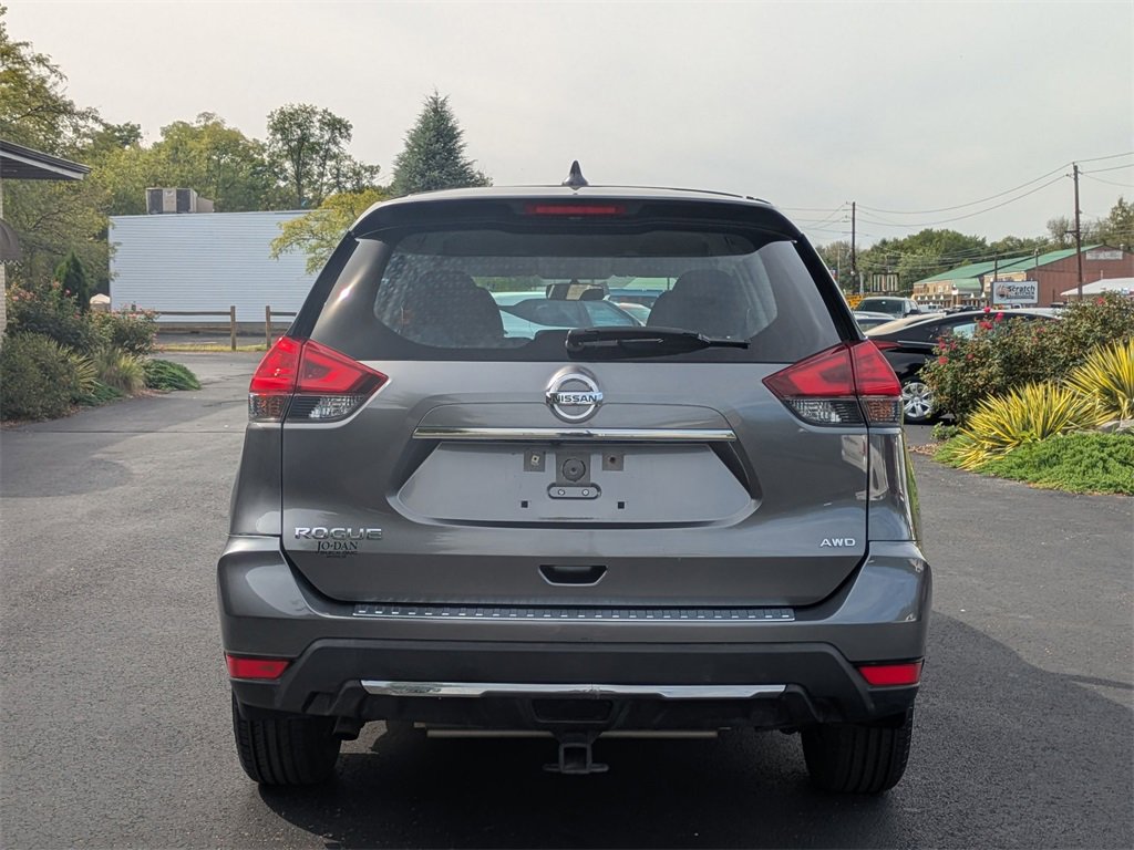 Used 2017 Nissan Rogue S image 5