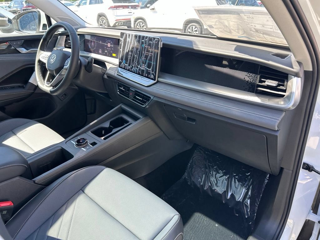 New 2026 Volkswagen Tiguan SE FWD image 44