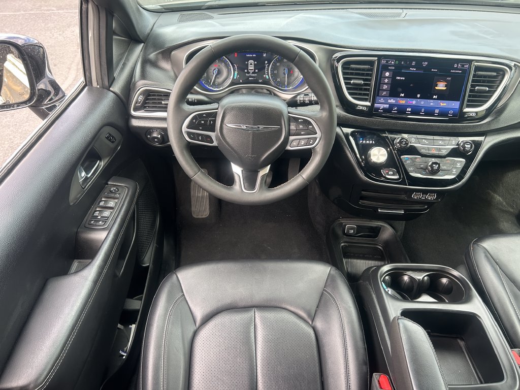 Used 2025 Chrysler Pacifica Select FWD image 28