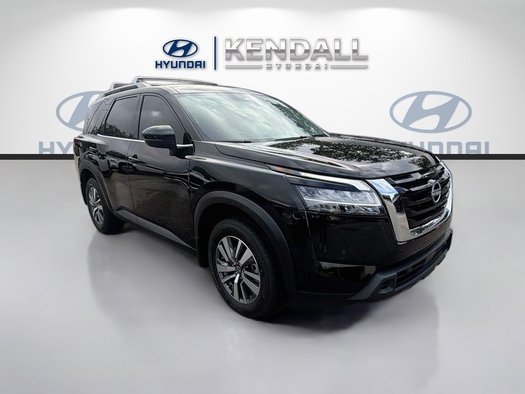 Used 2024 Nissan Pathfinder SL FWD image 1
