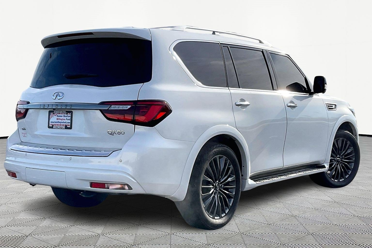 Used 2023 INFINITI QX80 Premium Select w/ Cargo Package image 11