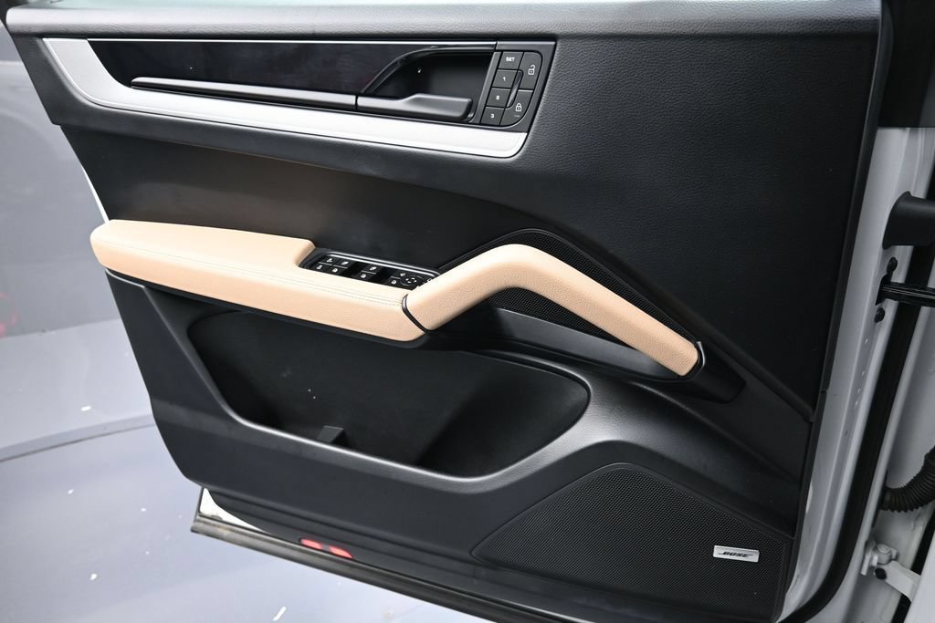 Certified 2024 Porsche Cayenne AWD/4WD image 22