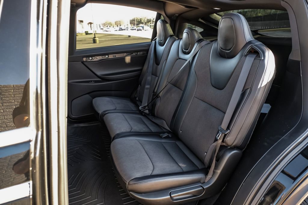 Used 2018 Tesla Model X 75D image 32