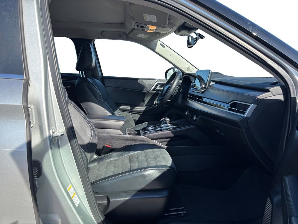 Used 2023 Mitsubishi Outlander SE Black Edition image 17