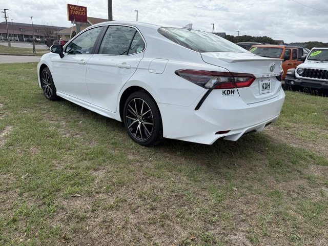 Used 2024 Toyota Camry SE image 5