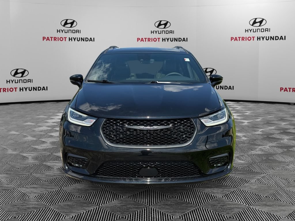 Used 2025 Chrysler Pacifica Limited FWD image 8
