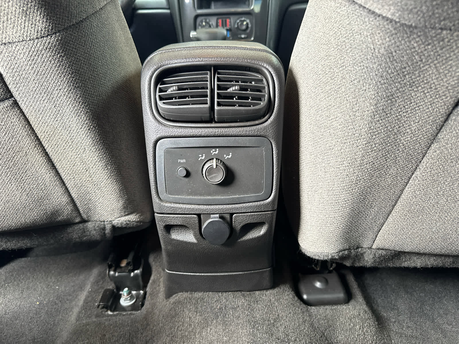 Used 2008 GMC Envoy SLE image 28