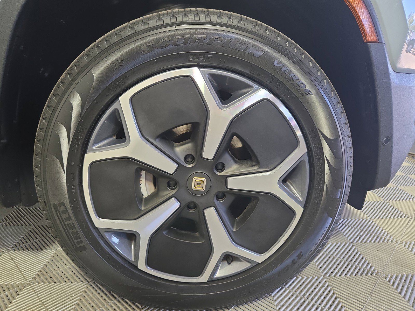 Used 2024 Rivian R1S Adventure AWD/4WD image 11