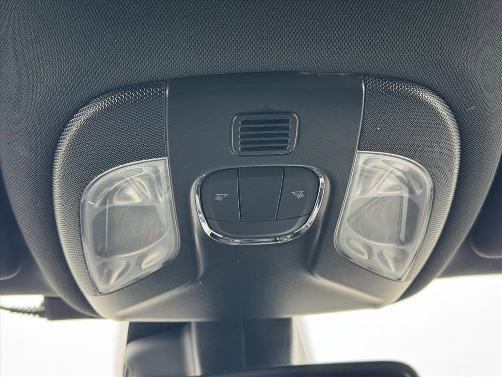 Used 2025 Jeep Compass Sport image 18