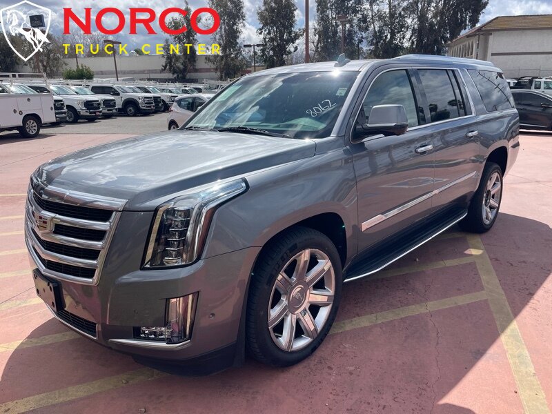 Used 2019 Cadillac Escalade ESV Luxury RWD image 4
