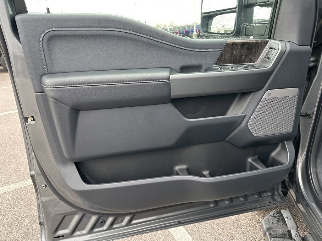 New 2026 Ford F250 Lariat w/ Black Appearance Package image 9